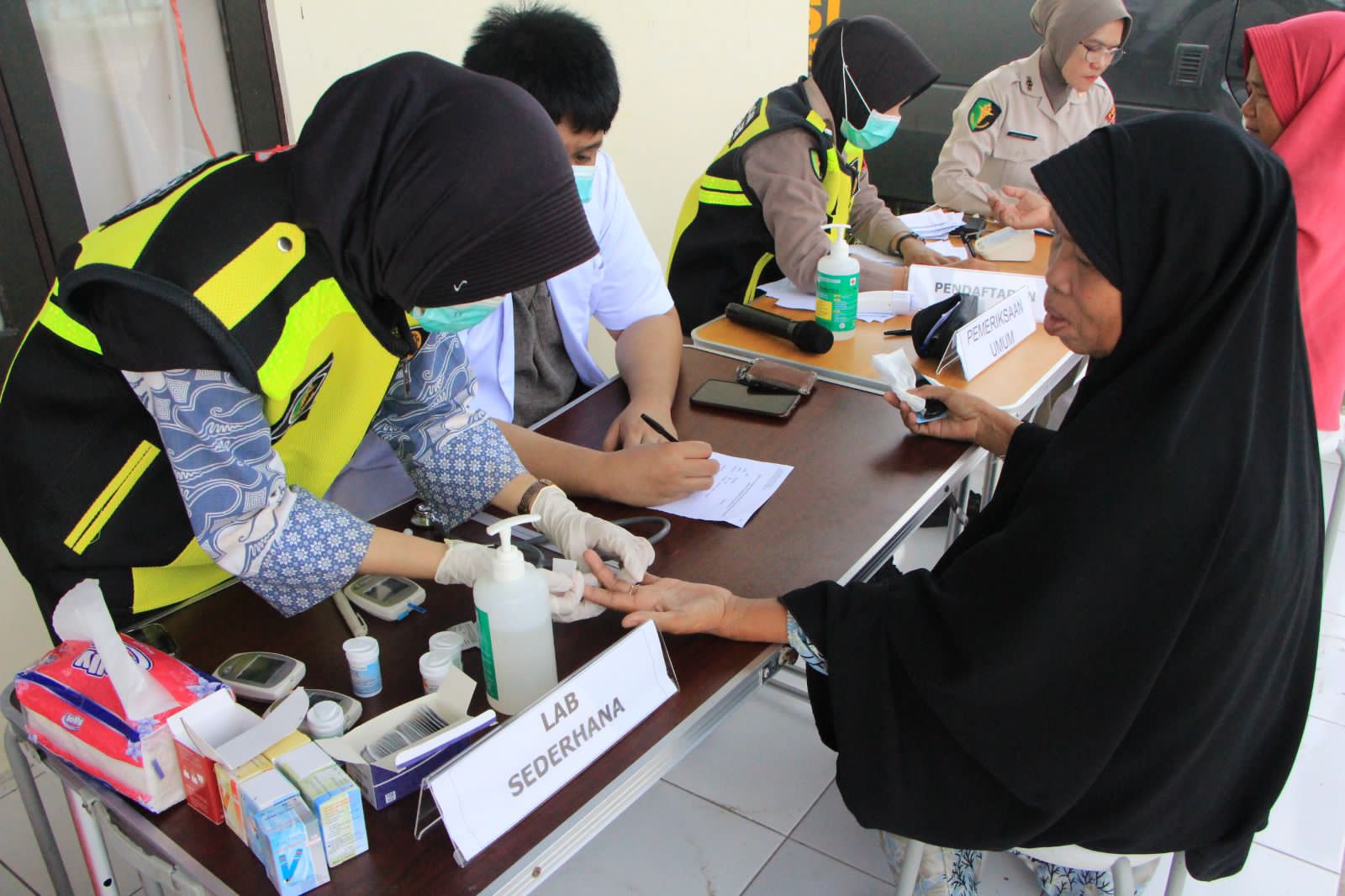 Rumkit Bhayangkara Beri Layanan Kesehatan Bagi Korban Banjir