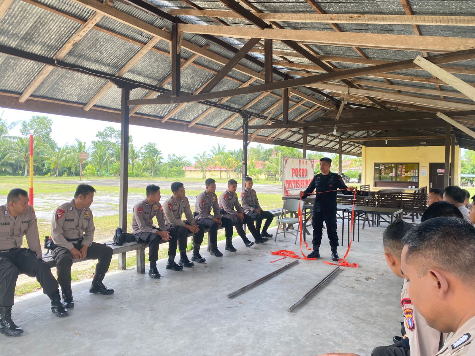 Tingkatkan Kemampuan Personel, Brimob Kalteng Gelar Latihan SAR