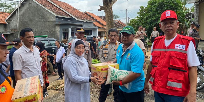 Pemkab Batang Berikan Bantuan Terdampak Angin Puting Beliung