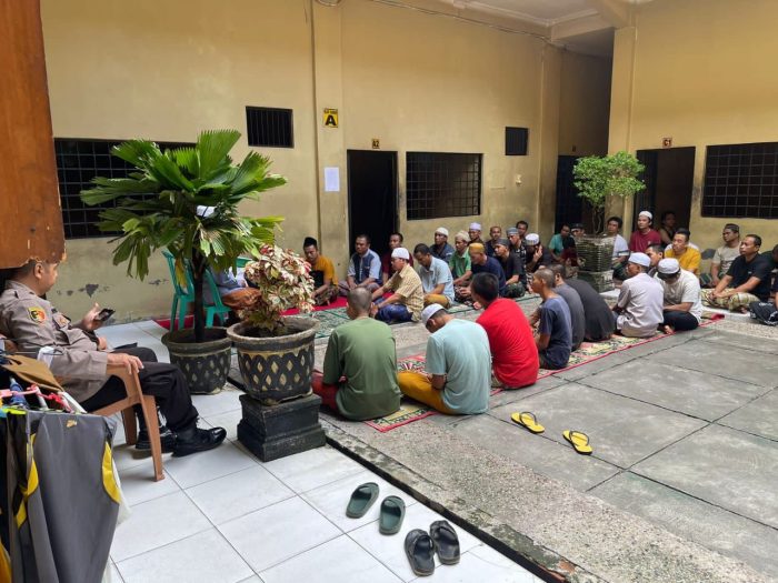 Polda Kalteng Adakan Pembinaan Rohani Bagi Tahanan
