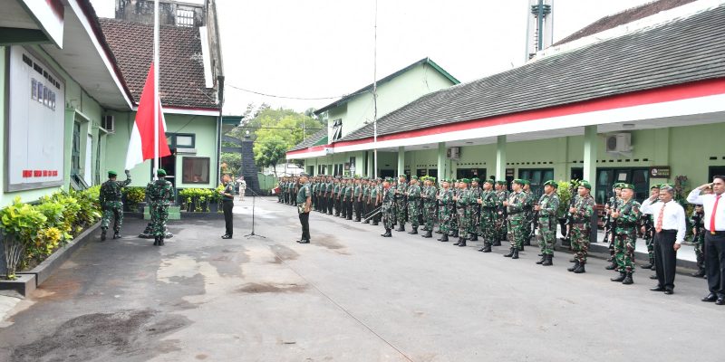 Upacara Tujuh Belasan Diwarnai Amanat Hebat! Letkol Arm Suhendra Chipta Ungkap Pesan Penting dari Pangdam V Brawijaya