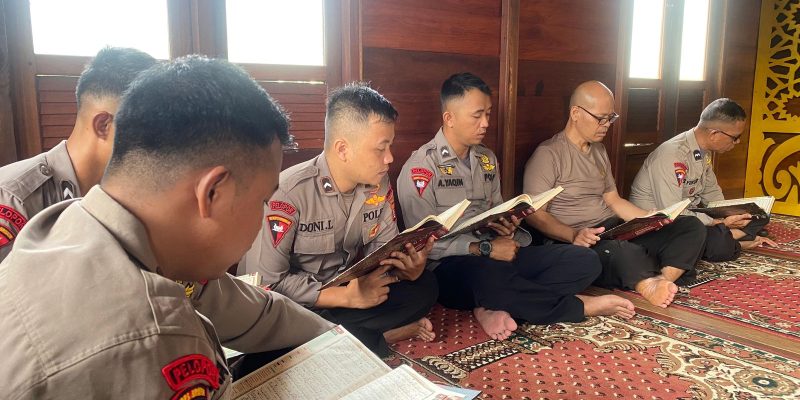 Satbrimob Polda Kalteng Tadarus Alquran Bersama