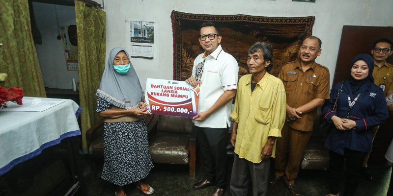 Tinjau Penyaluran Bansos, Pj. Wali Kota Mojokerto Ali Kuncoro Pastikan Tidak Ada Potongan