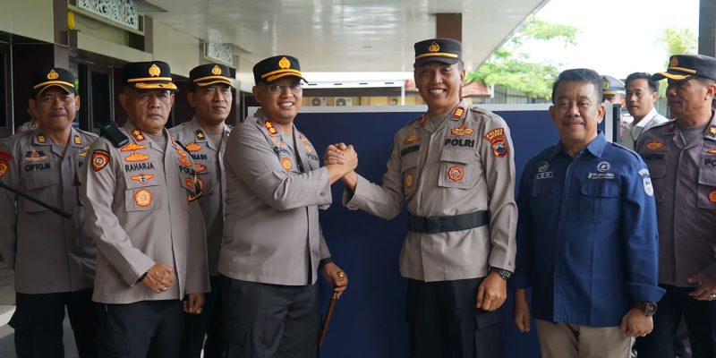 Giatkan Olahraga, Kapolres Batang Serahkan Meja Tenis