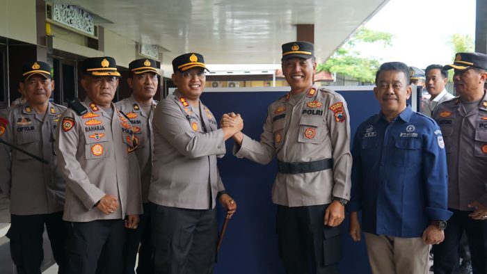 Giatkan Olahraga, Kapolres Batang Serahkan Meja Tenis