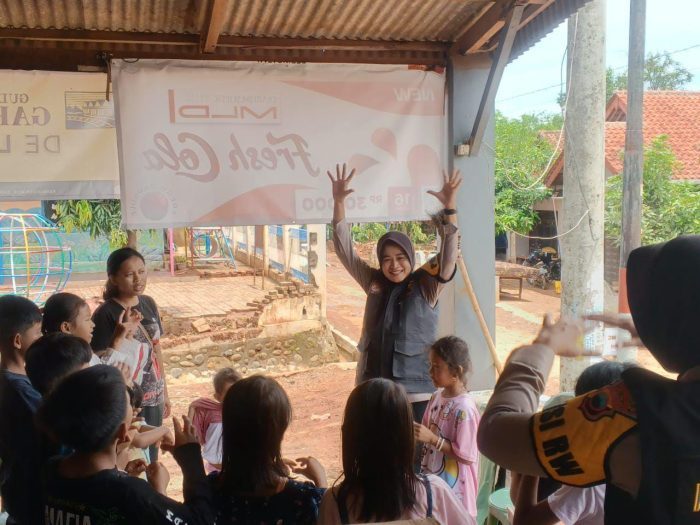 Polwan Polres Pekalongan Berikan Trauma Healing pada Korban Terdampak Banjir Wangandowo