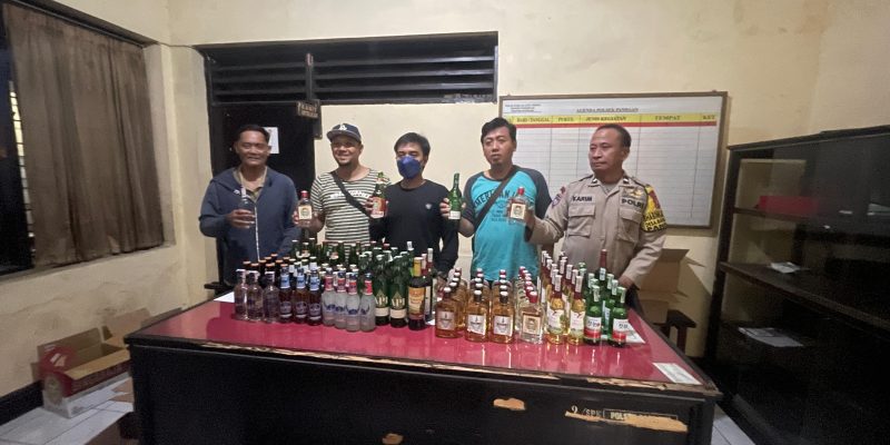 Menjaga Kesucian Bulan Ramadhan, Polisi Berhasil Amankan Ratusan Jenis Merk Botol Miras