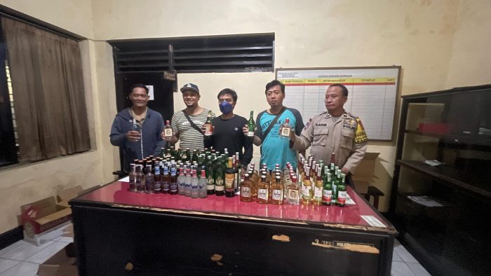 Menjaga Kesucian Bulan Ramadhan, Polisi Berhasil Amankan Ratusan Jenis Merk Botol Miras