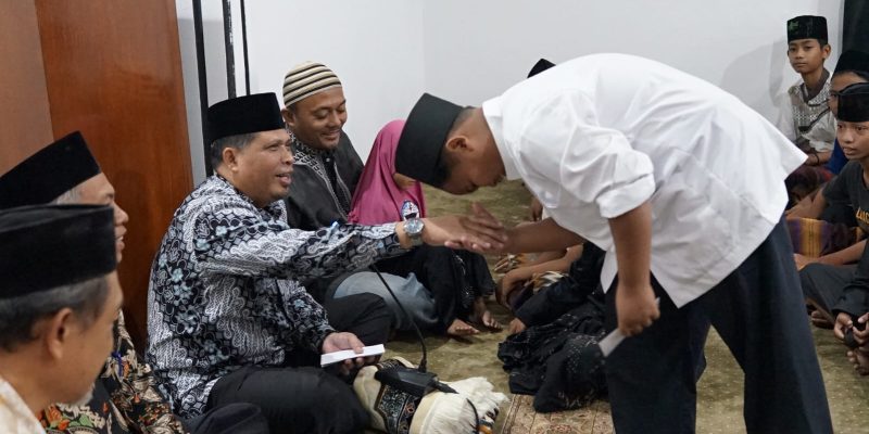 Di Bulan Suci Ramadhan 1445 H Sekretariat DPRD Purwakarta Gelar Beri Santunan Ke Anak Yatim Piatu