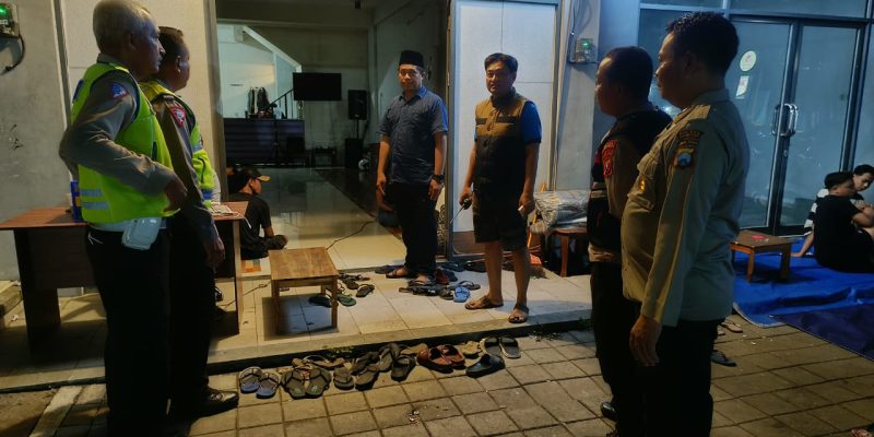 Gelar Operasi Pekat, Polsek Gempol Lakukan Razia mendadak Di Warung Dan Caffe Gempol 9