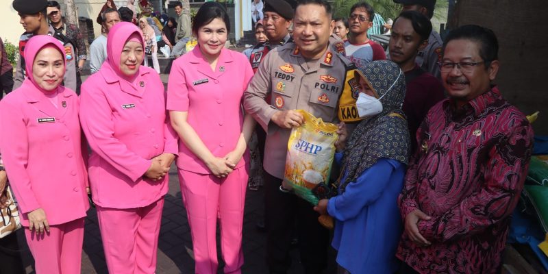 Polres Pasuruan Bersama Bhayangkari dan Pemkab Gelar “Bazar Sembako Murah Ramadhan