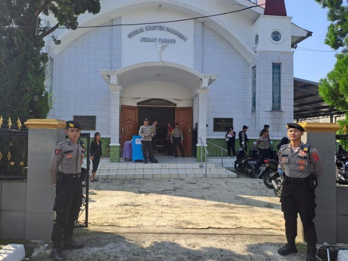 70 Personel Kepolisian Lakukan Penjagaan Ketat Di Seluruh Gereja Saat Perayaan Paskah di Kabupaten Purwakarta