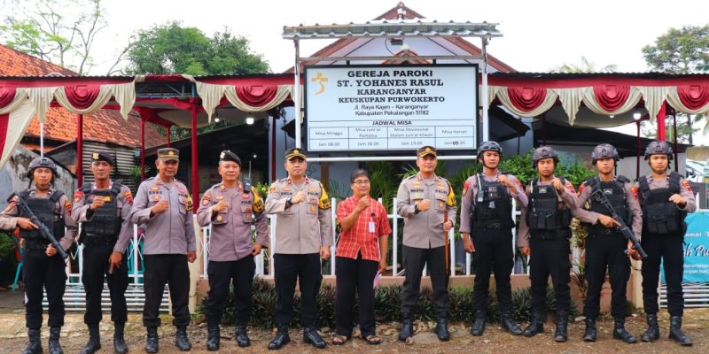 Pastikan Ibadah Paskah Aman dan Lancar, Kapolres Pekalongan Pantau Pengamanan Kegiatan Gereja