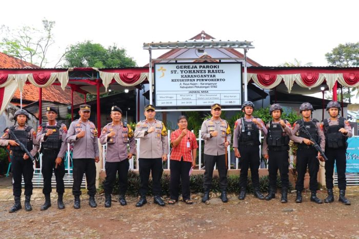 Pastikan Ibadah Paskah Aman dan Lancar, Kapolres Pekalongan Pantau Pengamanan Kegiatan Gereja