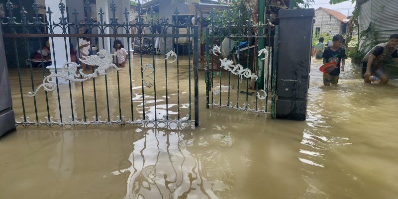 Di Hari Kedua Bulan Ramadhan, Warga RT 04 RW 06 Kelurahan Rongtengah Direndam Banjir