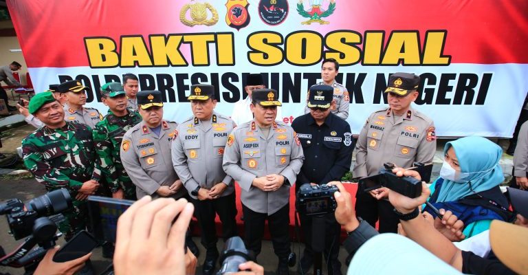 Bakti Polri Presisi Untuk Negeri, 5000 Sembako Dibagikan Di Sukabumi