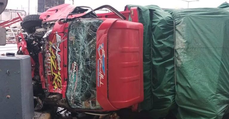 Truk Ugal-Ugalan dan Kelebihan Muatan Jadi Penyebab Kecelakaan Beruntun Di Tol Halim
