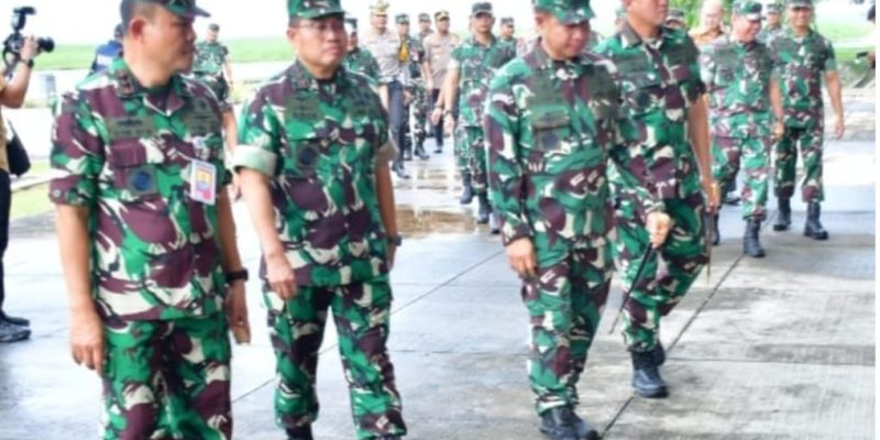 Dankodiklatal Sambut Kedatangan Panglima TNI di Jawa Timur