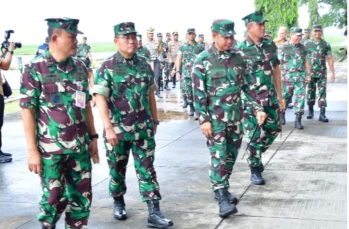 Dankodiklatal Sambut Kedatangan Panglima TNI di Jawa Timur