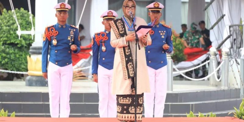 Dankodiklatal Saksikan Pengukuhan Ibu Panglima TNI Sebagai Ibu Kehormatan Taruna Akademi TN