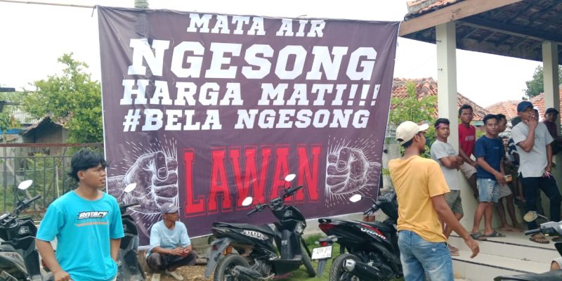 DEMO WARGA KARANG ASEM,MENOLAK EKSPLORASI SUMBER  AIR NGESONG