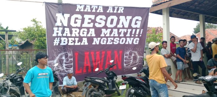 DEMO WARGA KARANG ASEM,MENOLAK EKSPLORASI SUMBER  AIR NGESONG