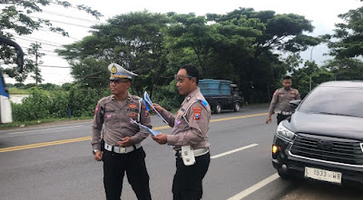 Tekan Angka Kecelakaan, Satlantas Polres Gresik Monev Blackspot Dan Troublespot Di Jalan Raya Duduksampeyan