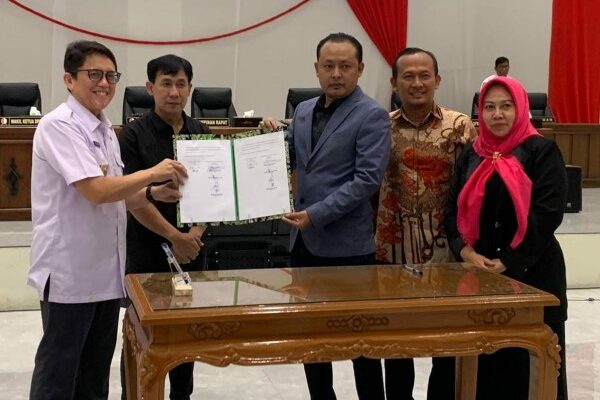 Hadiri Rapat Paripurna DPRD, Pj Bupati Bojonegoro Paparkan LKPJ Tahun 2023