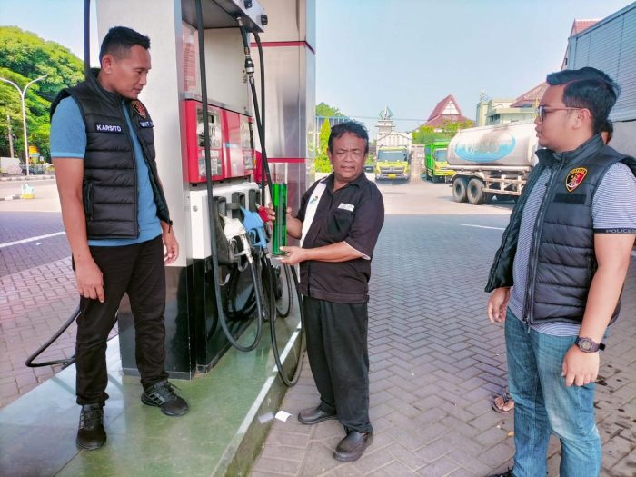 Polres Pasuruan Sidak SPBU, Pastikan Stock BBM Aman Tanpa Kecurangan Menjelang Mudik Lebaran 2024