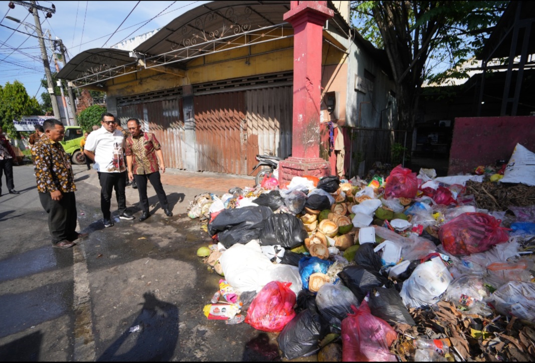 Gercep Atasi Masalah Sampah di TPS Benteng Pancasila, Mas Pj Terjunkan 4 Alat Berat dan Mesin Pengeruk