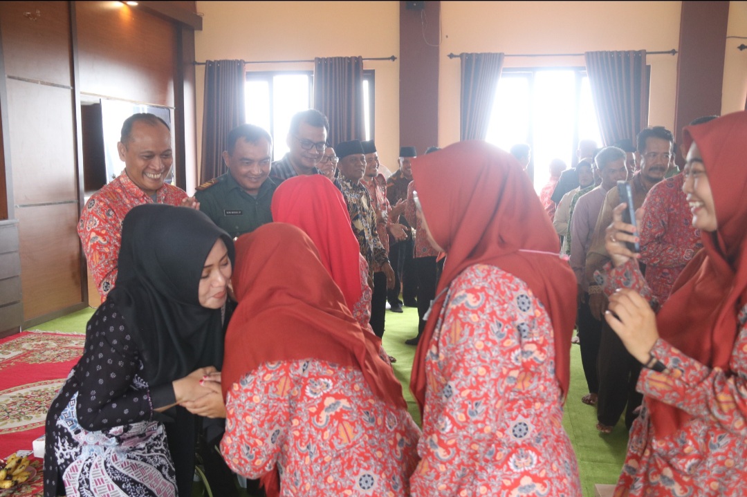 Mempererat Silaturahmi Di Bulan Penuh Fitri, Bupati Ikfina Menghadiri Kegiatan Halal Bihalal Di Kecamatan Bangsal Dan Trawas