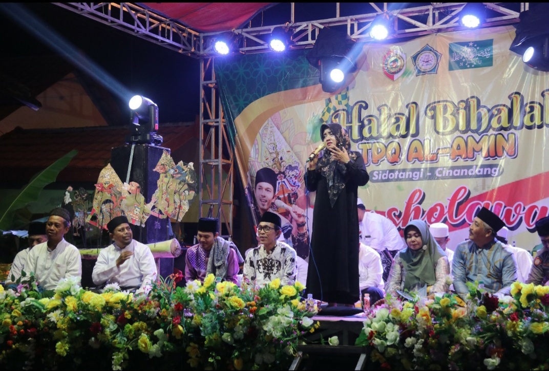 Pengajian Dan Sholawatan Di Cinandang, Bupati Ikfina: Momentum Meresapi Nasihat Bijak