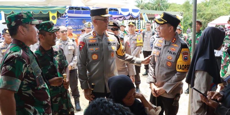 Kapolres Gresik Dampingi Kapolda Jatim Ke Daerah Terdampak Bencana Alam Dan Baksos Gempa Bumi Di Pulau Bawean