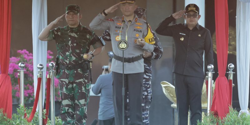 Pimpin Apel Gelar Pasukan Operasi Ketupat Semeru 2024 Kapolda Jatim Targetkan Zero Kecelakaan