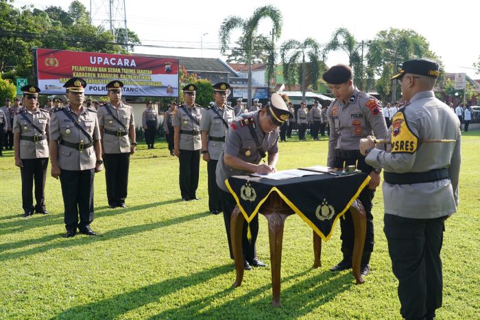 Polres Batang Mutasi Jabatan Lima Perwira