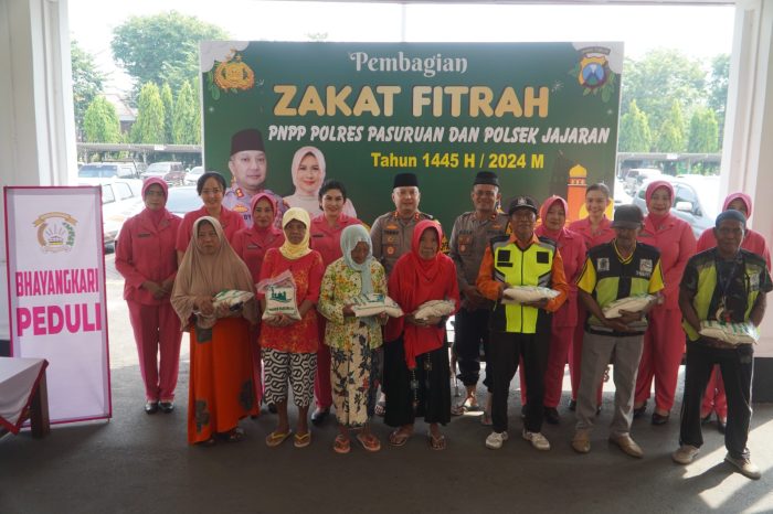 Ramadhan Berkah, Kapolres Pasuruan Bagikan 725 Paket Beras Zakat Fitrah Ke Anak Yatim Dan Duwafa