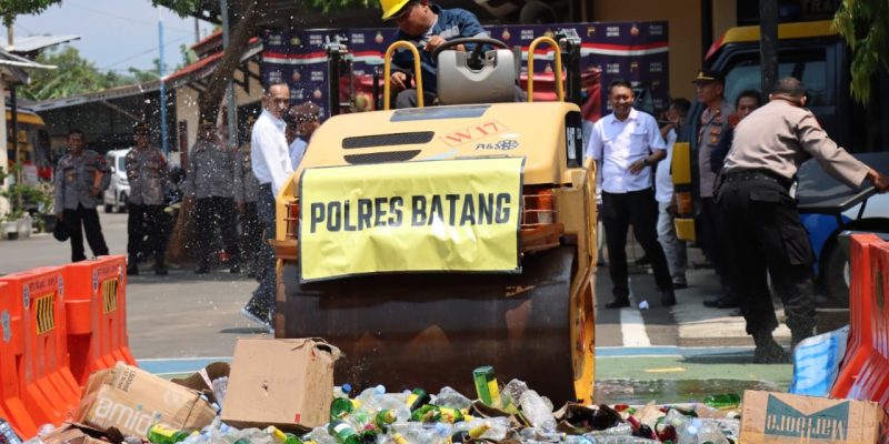 Intensifkan Operasi Pekat, Polres Batang Musnahkan Ribuan Miras