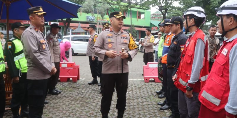 Jamin Arus Mudik Lancar, Kapolres Pasuruan Kunjungi Pos Pam Ketupat Semeru 2024