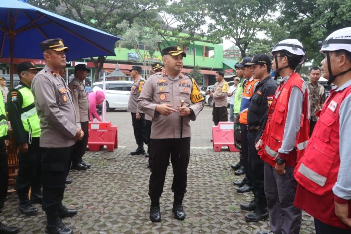 Jamin Arus Mudik Lancar, Kapolres Pasuruan Kunjungi Pos Pam Ketupat Semeru 2024