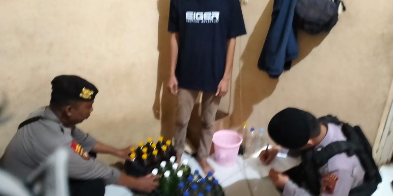 Polres Pekalongan Sita Puluhan Botol Ciu dan Minuman Keras Lainnya Saat Operasi Cipta Kondisi Jelang Lebaran