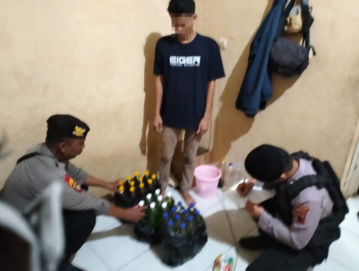 Polres Pekalongan Sita Puluhan Botol Ciu dan Minuman Keras Lainnya Saat Operasi Cipta Kondisi Jelang Lebaran