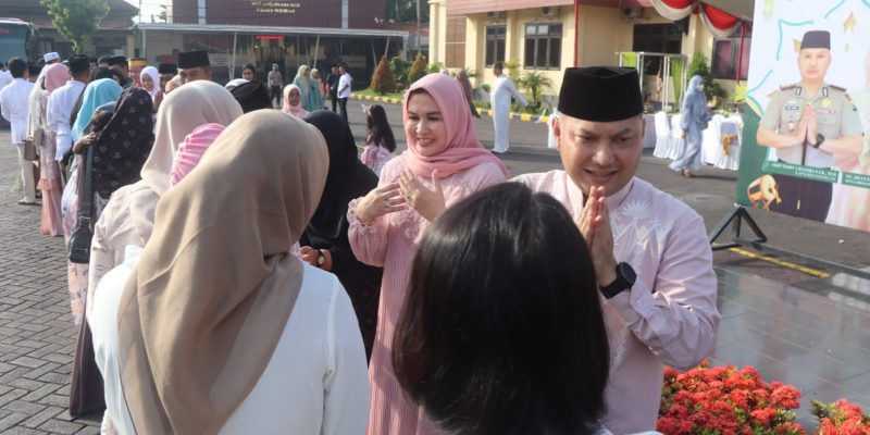 Kapolres Pasuruan Gelar Sholat Idul Fitri 1445 H Bersama Keluarga Besar Polres Pasuruan di Masjid Rofiqul Ummah