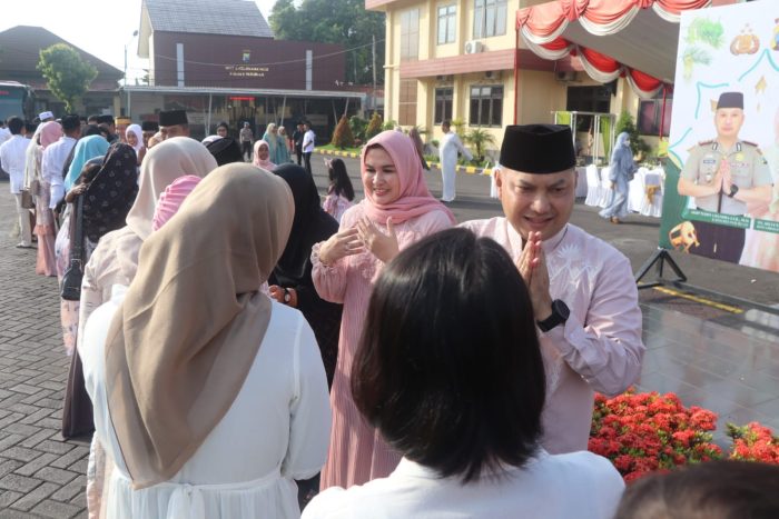 Kapolres Pasuruan Gelar Sholat Idul Fitri 1445 H Bersama Keluarga Besar Polres Pasuruan di Masjid Rofiqul Ummah