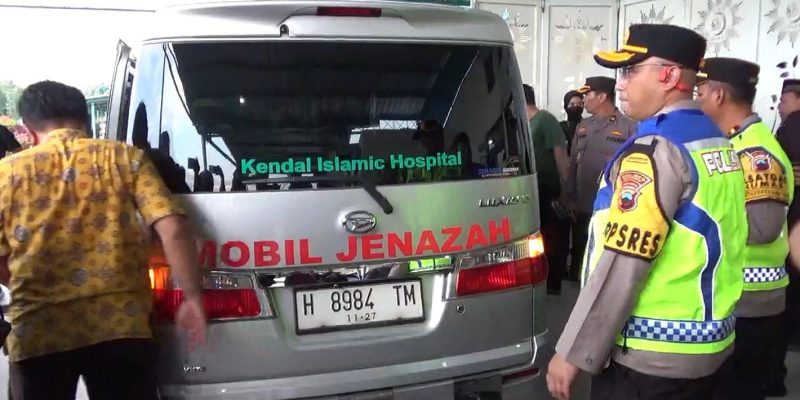 Polisi Lakukan Pengawalan Jenazah dan Layanan Trauma Healing