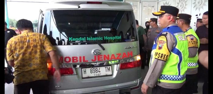 Polisi Lakukan Pengawalan Jenazah dan Layanan Trauma Healing