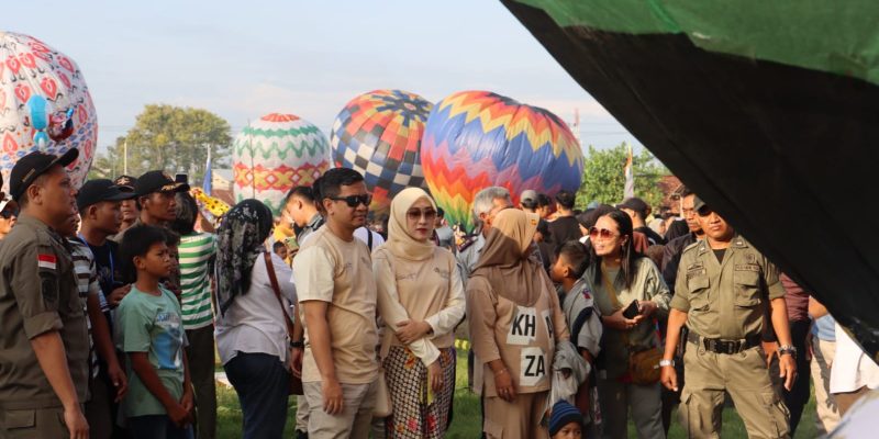 Pekalongan Ballon Festival 2024, Ratusan Warga Nikmati Pesona Balon Udara