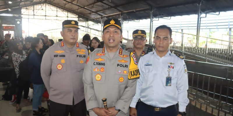 Kapolresta Sidoarjo Cek Arus Balik Penumpang Kereta Api