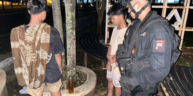 Patroli Kamtibmas, Tim Raimas Berikan Himbauan kepada Pemuda yang Kedapatan Membawa Miras