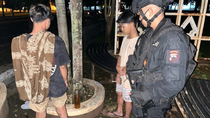 Patroli Kamtibmas, Tim Raimas Berikan Himbauan kepada Pemuda yang Kedapatan Membawa Miras