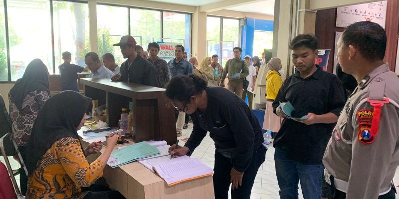 Satpas Polres Gresik Di Serbu Masyarakat Pasca Libur dan Cuti Bersama